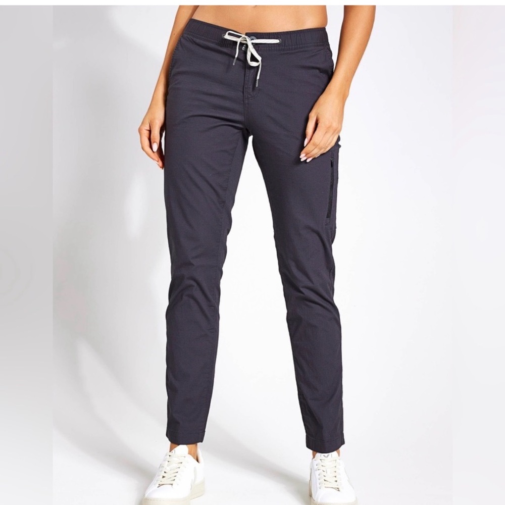 Vuori ripstop pants in Charcoal